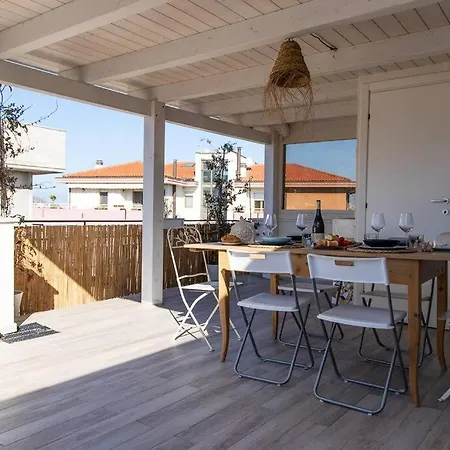 Apartment Zefiro Zona Mare E San Bartolo By Yohome *