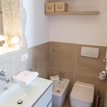 Apartment Zefiro Zona Mare E San Bartolo By Yohome *